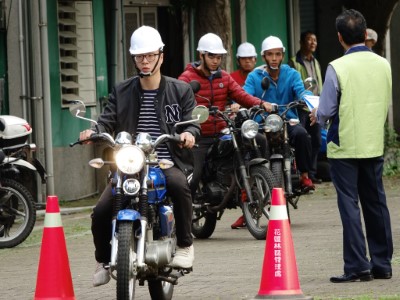 術科測驗項目：實地騎乘循環檔車